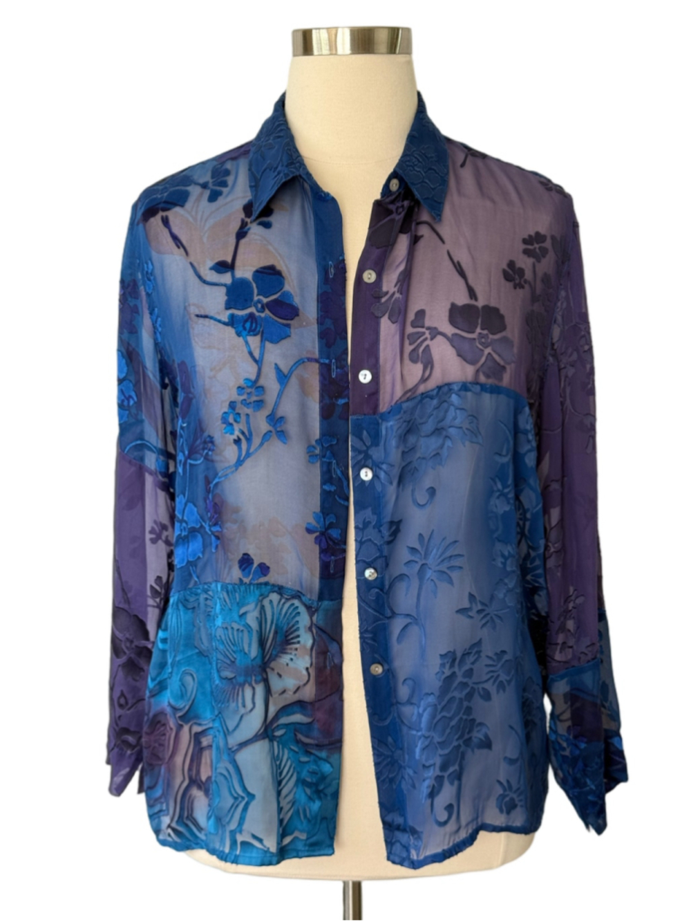 Chico’s size 16 Sheer Floral Button-Down Blouse in Blue and Purple (Chico’s 3)